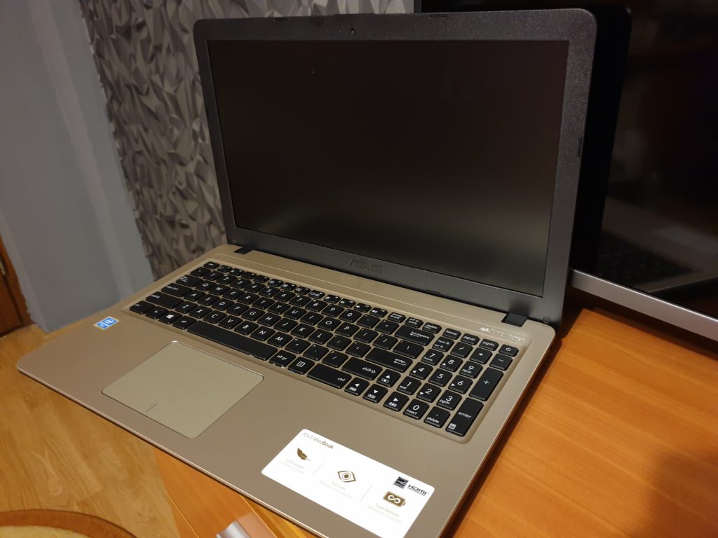 laptop asus vivobook x540UA