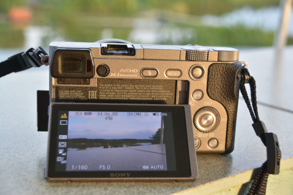 ecran si viewfinder sony a6000 - marmureanu.ro