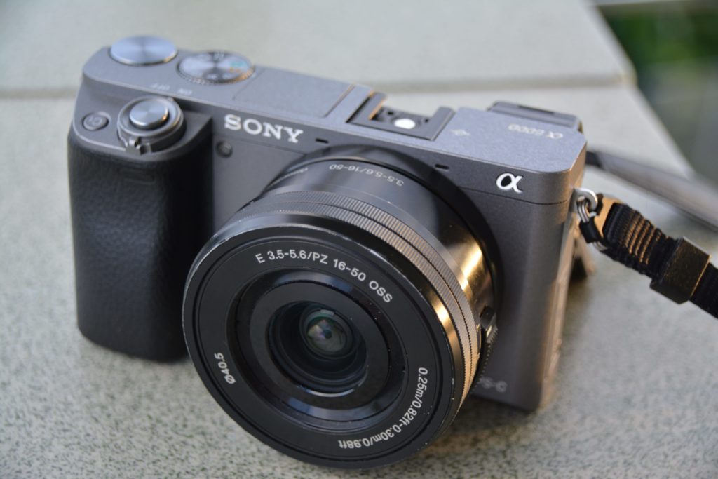 sony a6000 din fata - marmureanu.ro