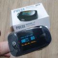 Pulsoximetru medical pentru deget iMDK C101A2 pe deget